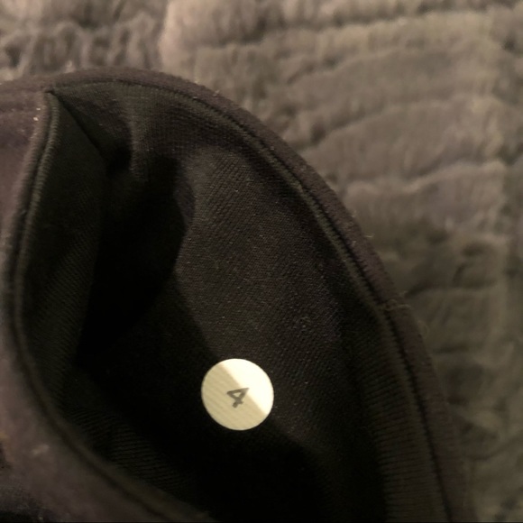 LULULEMON black leggings - Picture 3 of 3